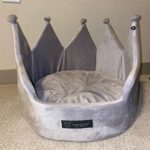 Nandog Crown Bed for Small pet